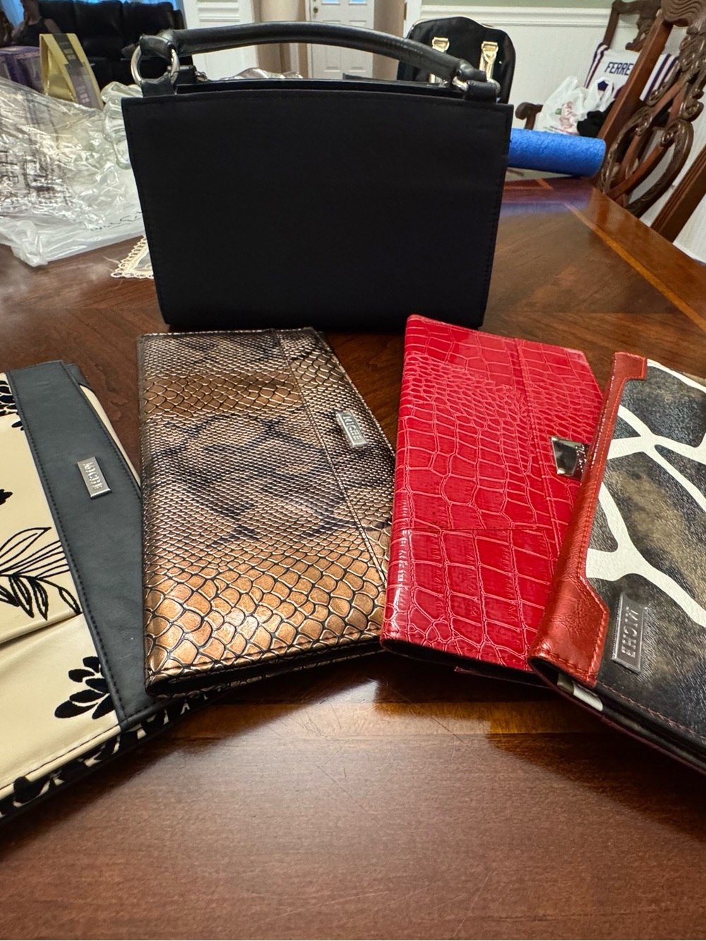 Miche handbag system with base bag and four interchangeable magnetic shells